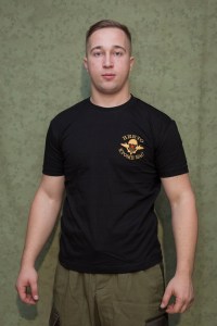 Майка с эмблемой ВДВ на груди и надписью ВДВ