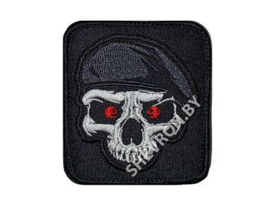Вышитый шеврон патч Череп в сером берете