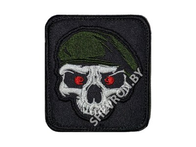 Вышитый шеврон патч Череп в тёмно-зелёном берете