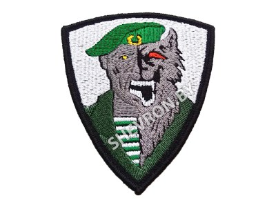 Шеврон человек волк зелёный берет